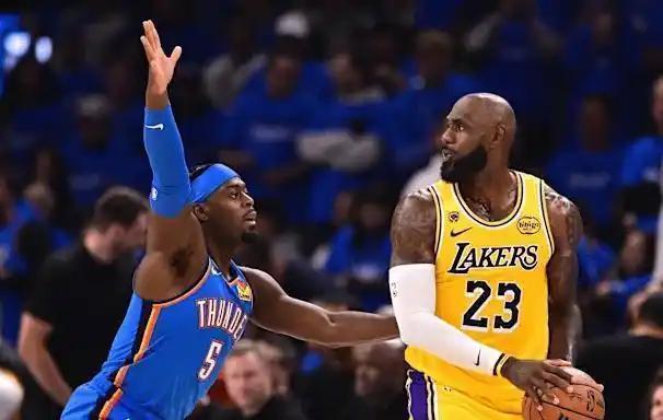 里夫斯救得了自己救不了湖人北京时间5月8日，NBA西部半决赛G2，雷霆以125比