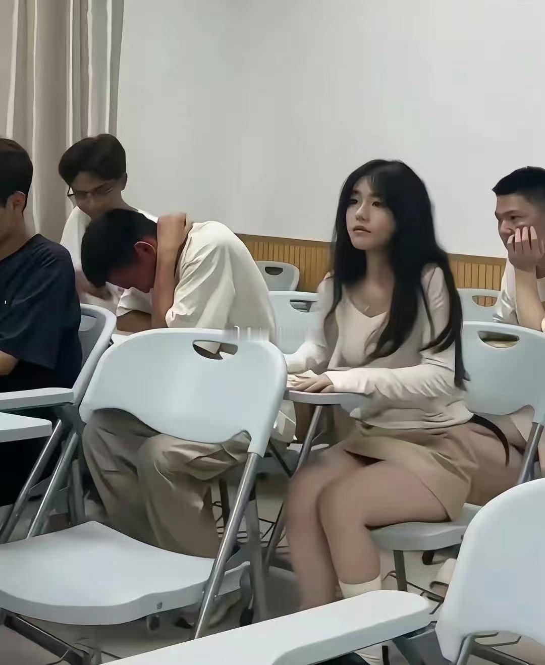 不得不说，这就是为什么现在这么多男生找不到女朋友的原因.....缺乏自信！​