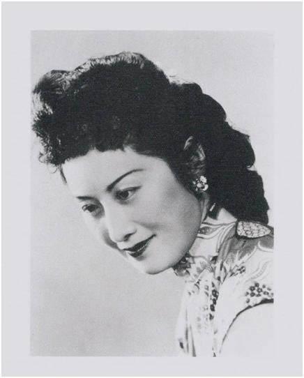 1927年，上海三大美女之一的国画家周炼霞结婚，婚后十分幸福。不料有一天丈夫出差