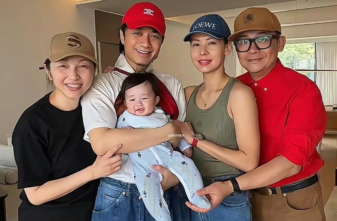太厉害了！古巨基57岁老婆生下的二胎儿子首曝光，身体真是好！53岁的古巨基和