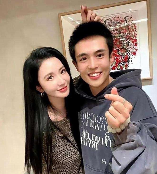张萌签王星这事儿，明白人心里都有数。王星演技确实有，可张萌是啥样人？在娱乐圈混了