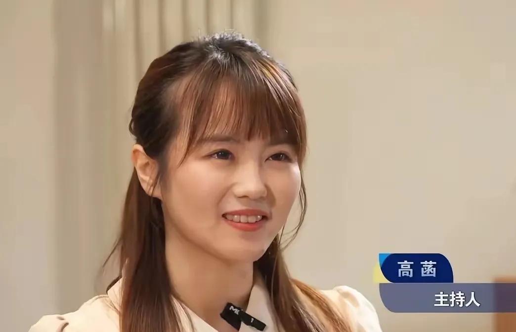 高菡解说确实抓耳。不是因为她声音有多甜，也不是因为那几句夸赞。而是颁奖礼