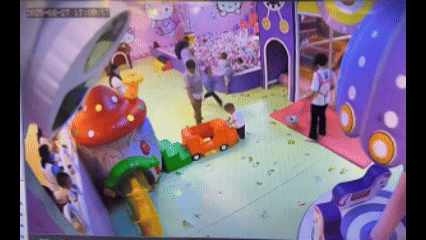 #警方介入5岁男童撞倒1岁半幼童#【5岁男童撞倒1岁半幼童，警方介入】8月27日