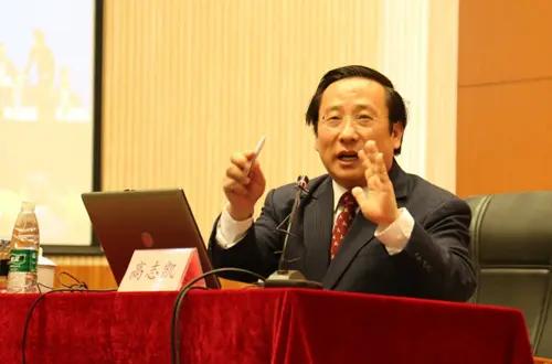 美国学者质问中国造武器，高志凯教授反怼让对方哑口无言，这段对话火了一场国际