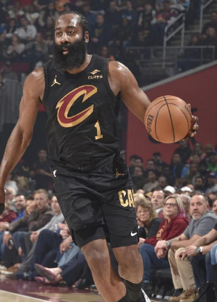 面对猛龙，骑士的轮换球员需要体型，需要防守米切尔，哈登、莫布里、阿伦4名主力。