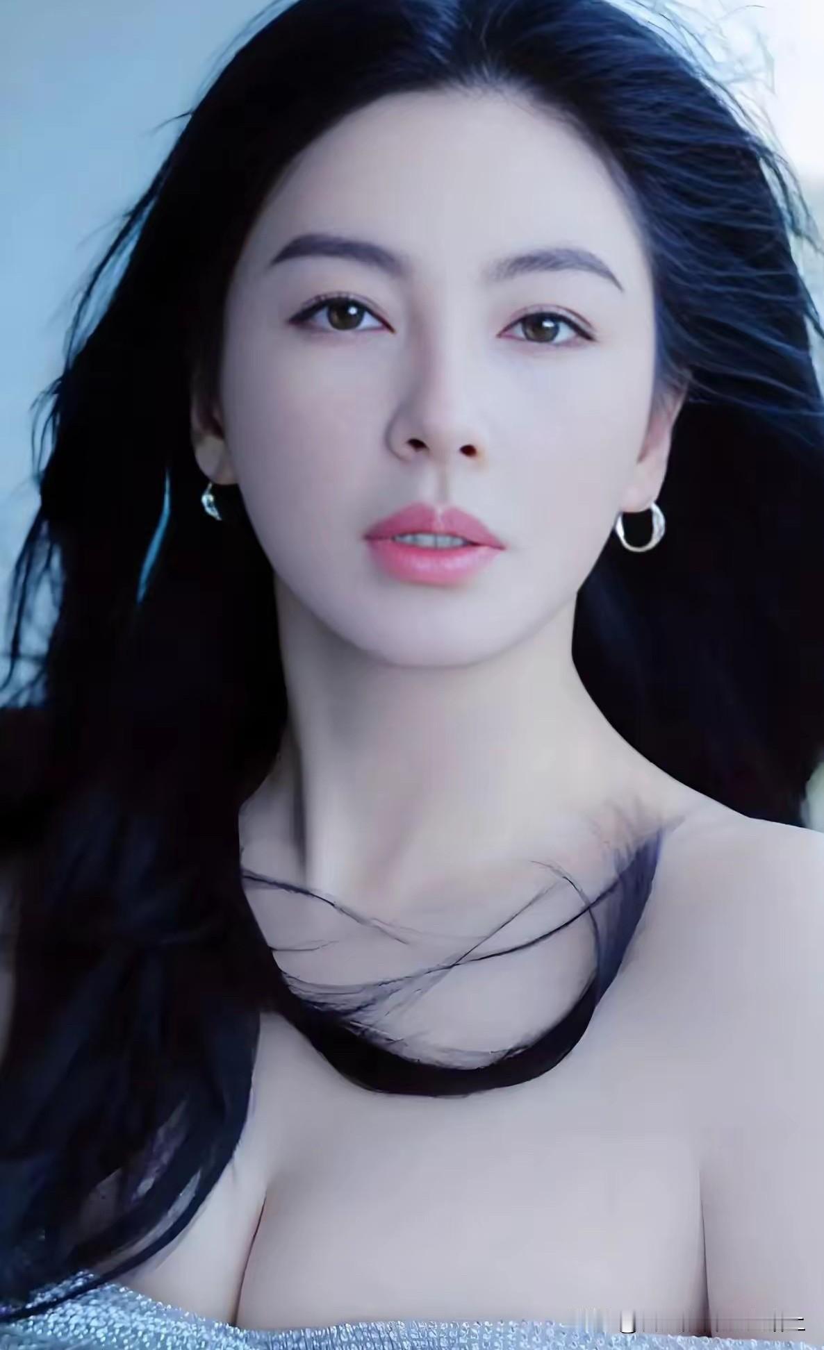 张雨绮说过她的性格很温柔，遇强则强，遇柔则柔，就看你用什么方式对待她。像水一样的