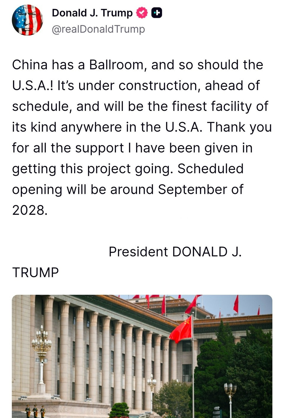 特朗普结束访华还在返航飞行途中时，就迫不及待地宣布：1、“中国有宴会厅，美国也应