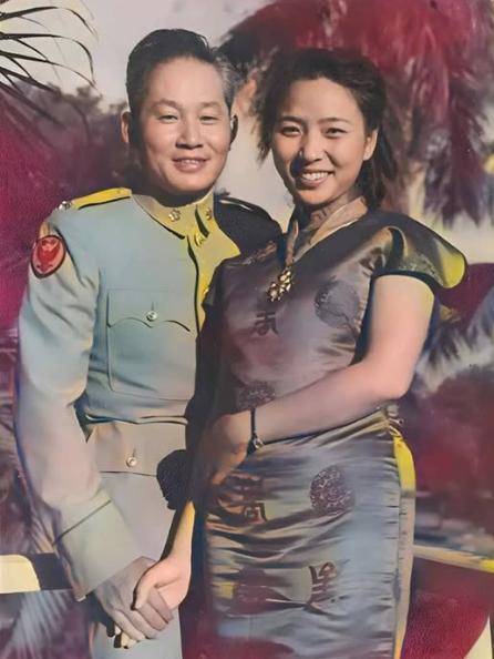 1951年，孙立人脱了衣服打算睡觉，刚一掀开被子，就看到一个年轻姑娘羞答答的躺在