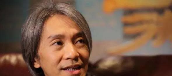 2015年，向太公开跟周星驰讨债：“小子，你当时跟我借200万买法拉利，还偷走了