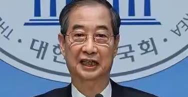 韩国前总理韩德洙出席对他的拘捕必要性审查。8月27日下午，韩国前国务总理韩德洙来