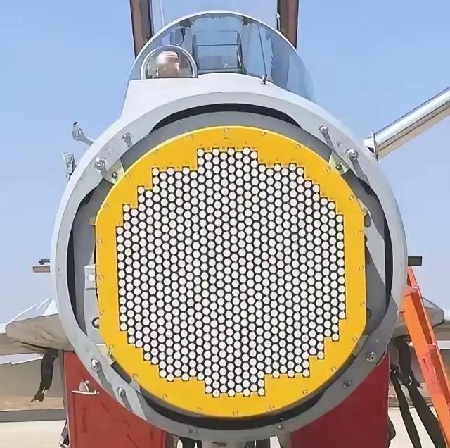 在国外军事网站上，美国人的分析还是挺准确的，他们说，无论你的飞机多么落后，只要装