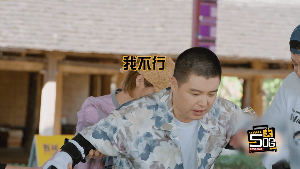 马頔在五哈和妻子两幅面孔马頔的反差也太萌了！五哈里他喊着“不行、好烦、退通告费