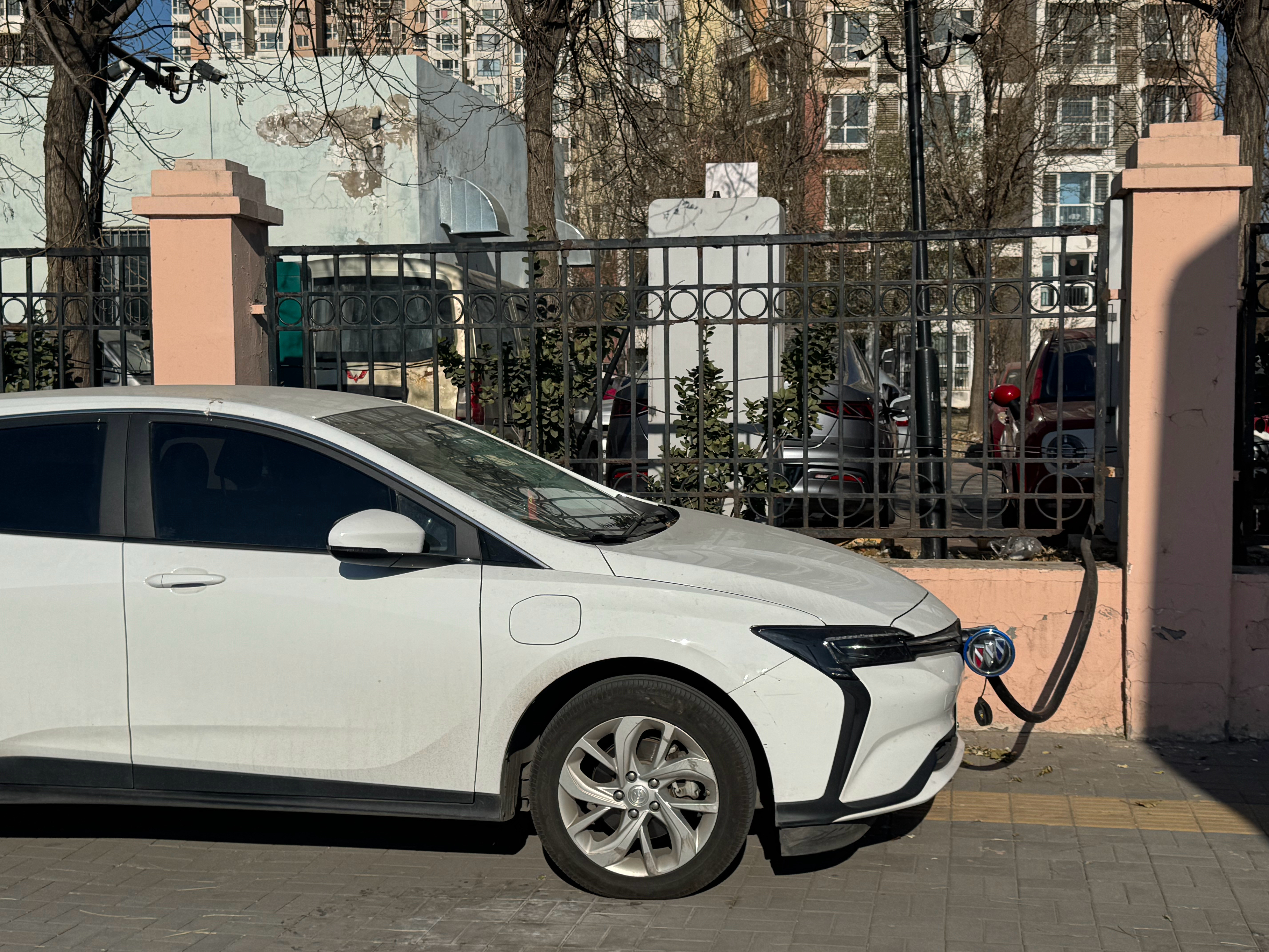 这台车这么充电，是图点啥呢？