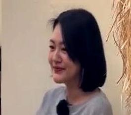 瞒不住了！小S具俊晔韩国同框，S妈深夜“托梦”求招儿家人们呐，娱乐圈这大瓜田里