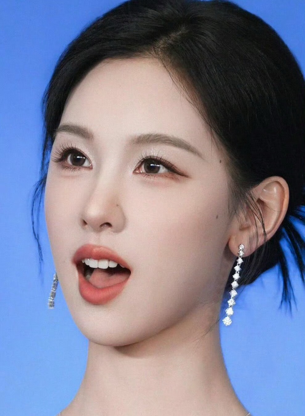 爱张嘴巴的陈都灵想要吃什么吗