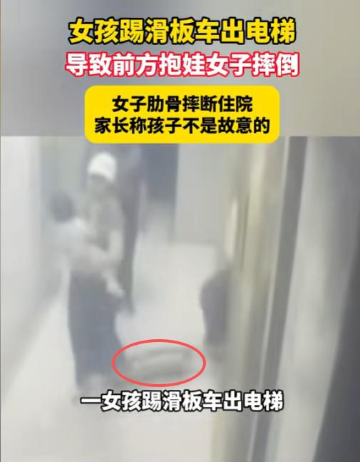 太倒霉了！6月24日报道，陕西一小区，一女子抱着孩子刚走出电梯，结果身后一个五年