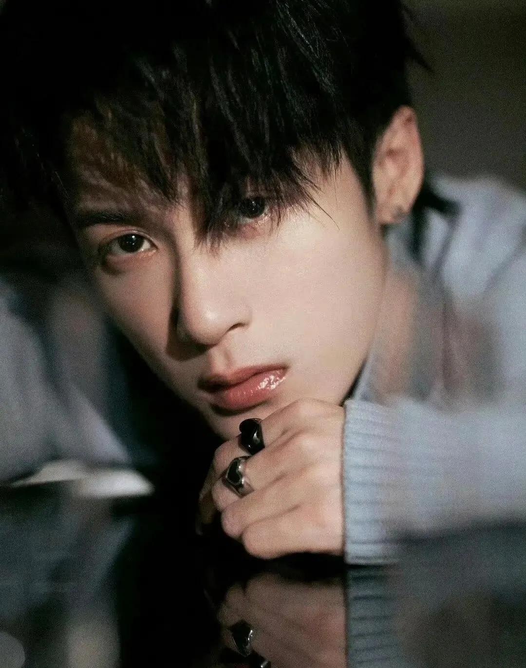 我觉得檀健次被人做局了。他可能也没想到自己的努力会招来行业里的一些人的合力打