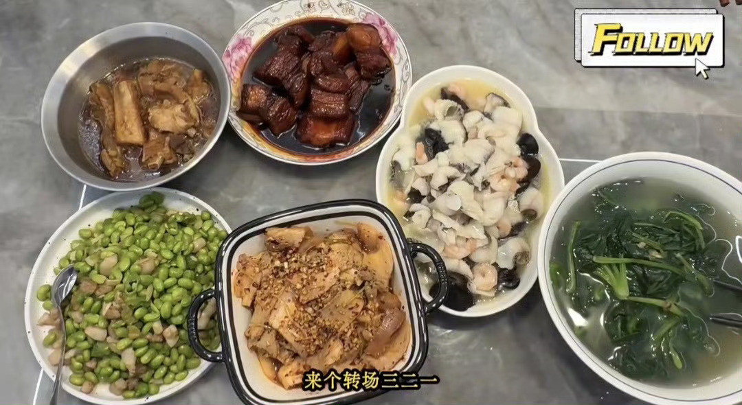 没有辣椒，清清淡淡，白斩肉看着很有食欲