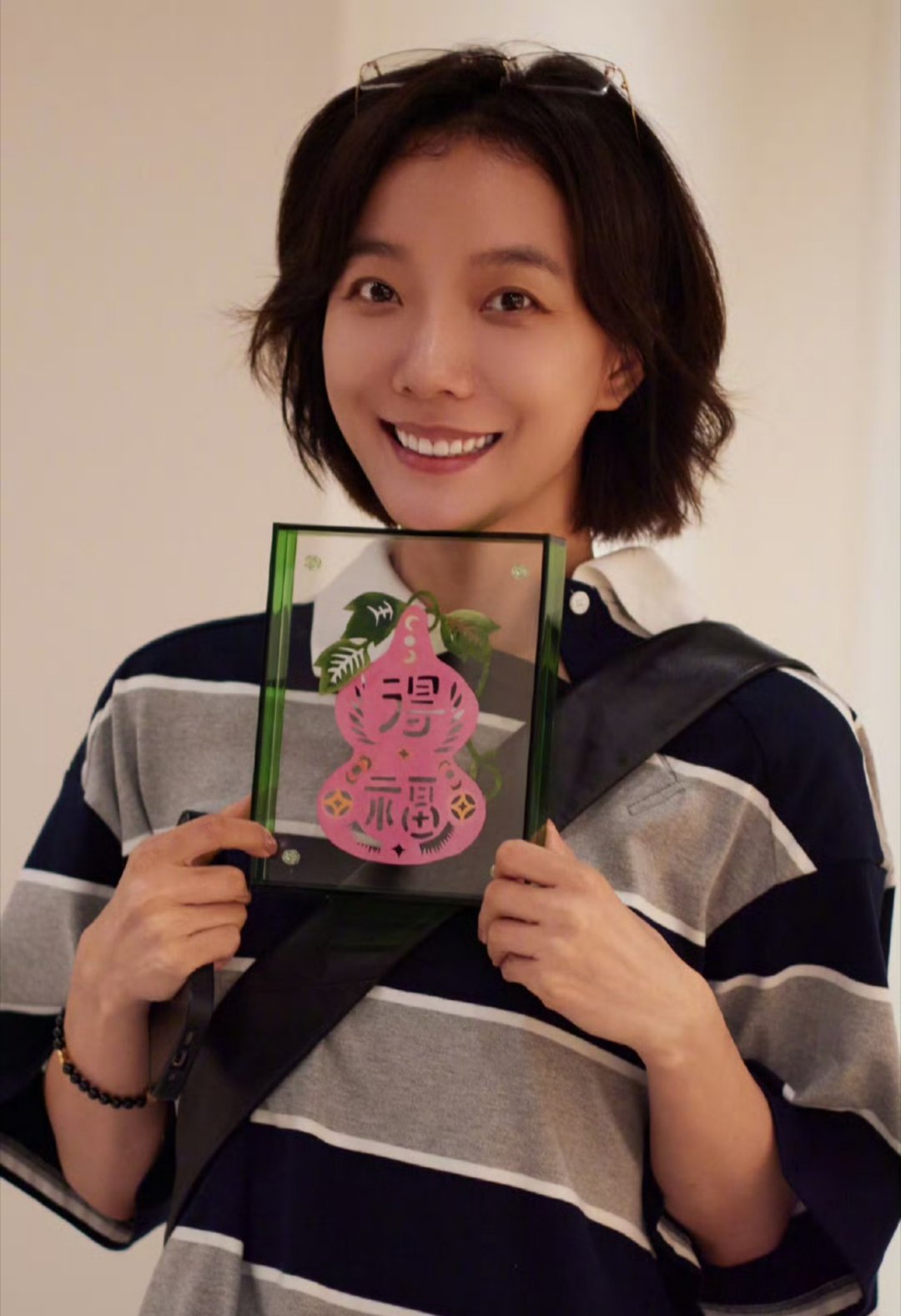原来王珞丹的手机壁纸是自己刻的[捂脸哭]怪不得找不到原图你真的好棒耶✌️​​​
