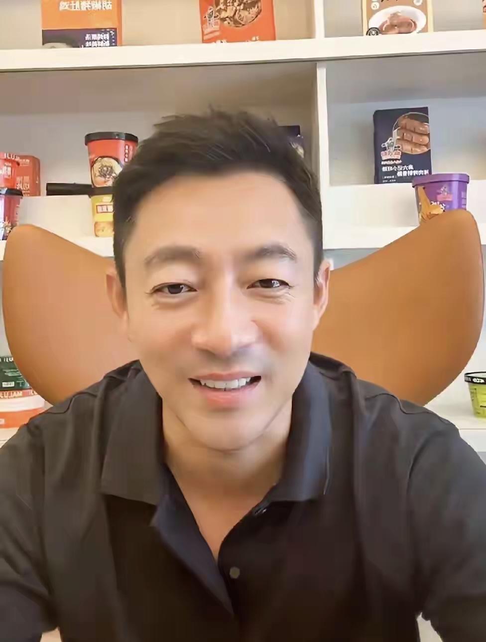 汪小菲首次回应，不是不接娃，是真为孩子想！家人们，汪小菲刚刚直播正面回应了为啥