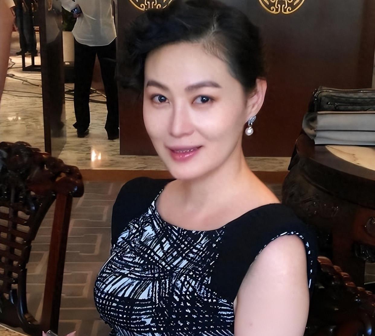 撕掉“潘金莲”标签，55岁的王思懿，闪婚闪离，无儿无女，很多人替她惋惜，我却觉得