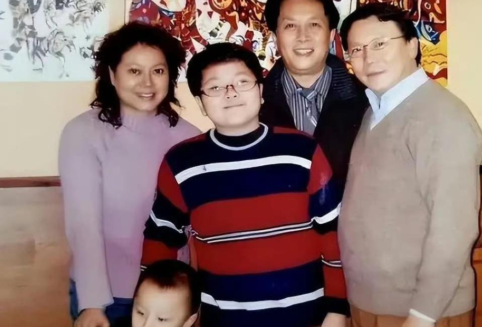 唐国强，73岁，一个让人心疼的老戏骨，他本是妥妥的戏骨，是观众心中不可撼动的