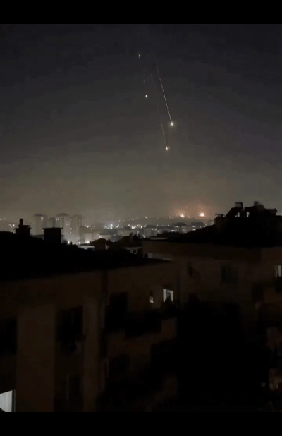 伊朗导弹突防现在更加轻松，没有看到以军拦截弹升空。这次弹道导弹与反导系统的较量，