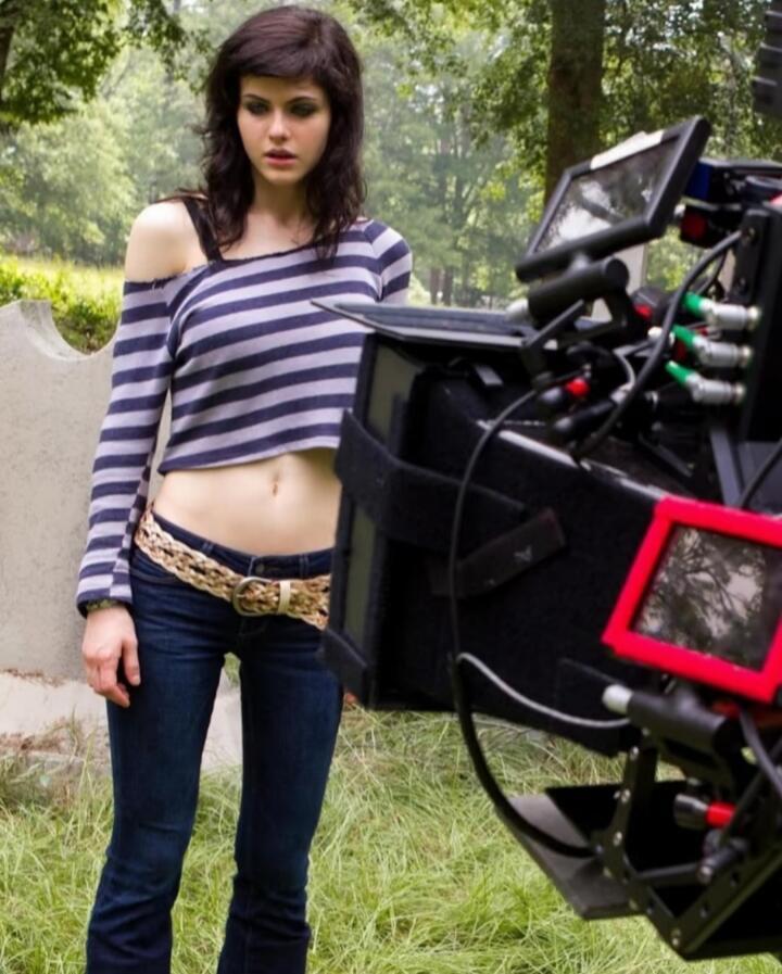 AlexandraDaddario｜这身穿搭是我小蛮腰情节的启蒙…⚓️✨​​​