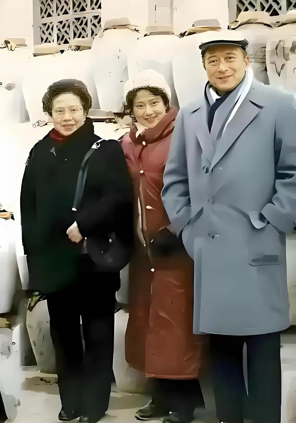 这三位知名表演艺术家，你能说出他们的名字吗？要是能说出来，那绝对是影视戏曲的铁杆