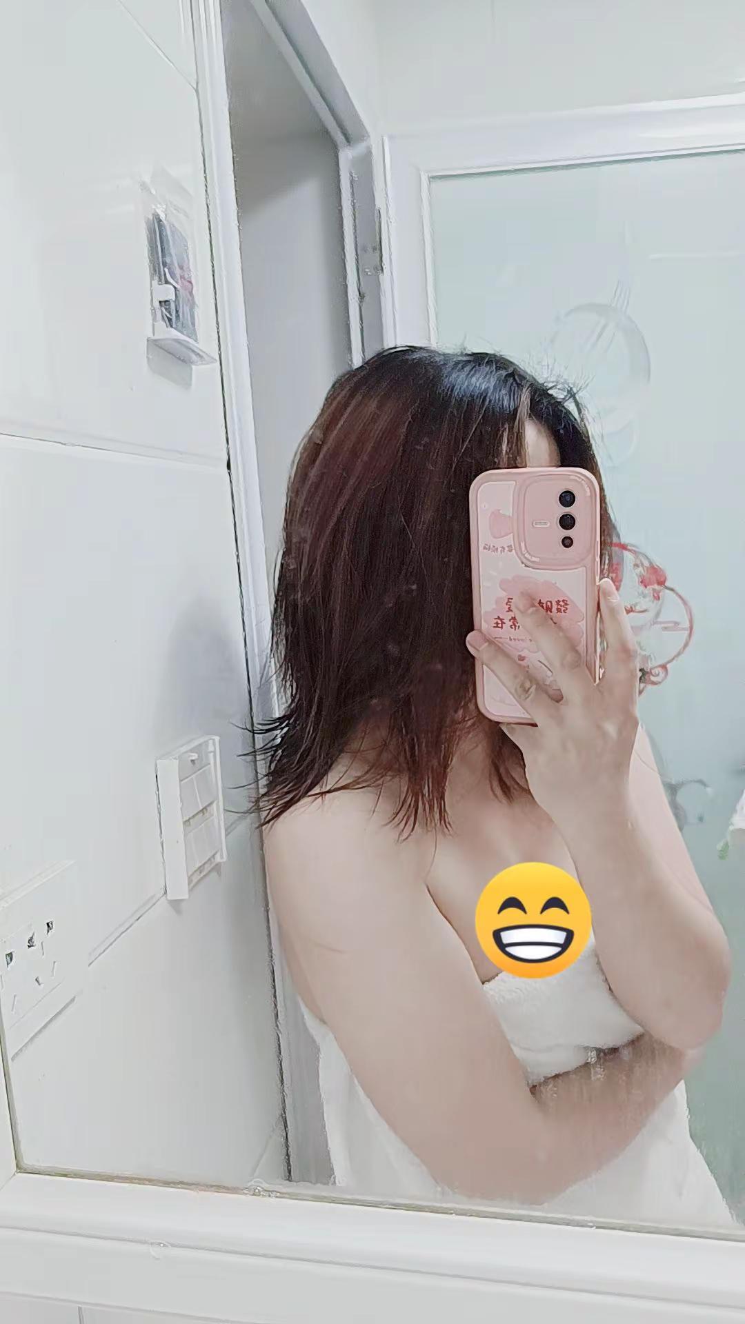 陕西甜妹你打着灯笼都找不到，哈哈😃。对镜自拍姿势