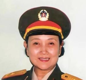 1966年，八一厂已经很乱了，当时厂里私底下流传着一句话：“男的，不如女的，老的