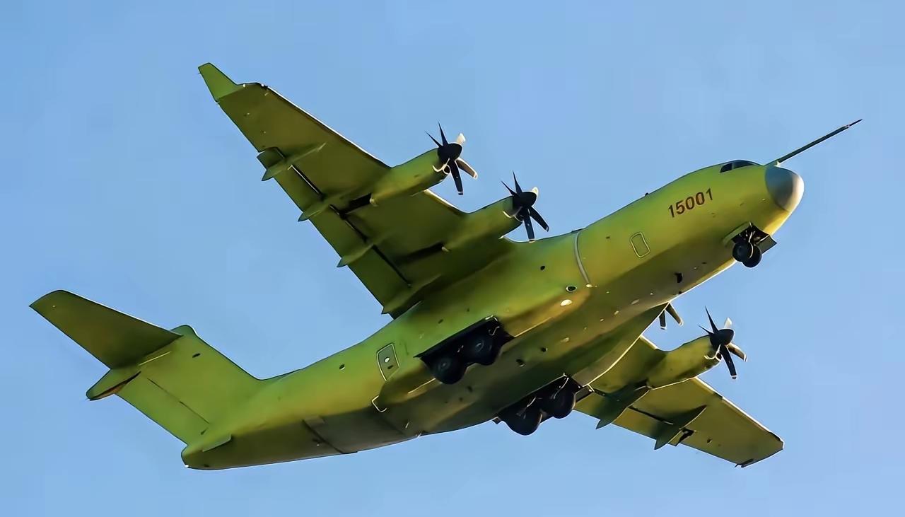 大新闻，运30（也有一说运15）又又又又首飞了，看来年底各大军工企业都在赶业绩。