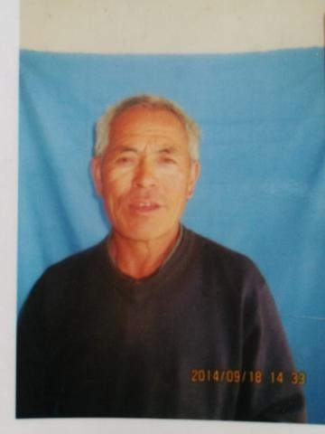 1995年，老兵半夜上厕所时，突然发现自家的鱼缸里竟有东西在闪闪发光，他定睛一看
