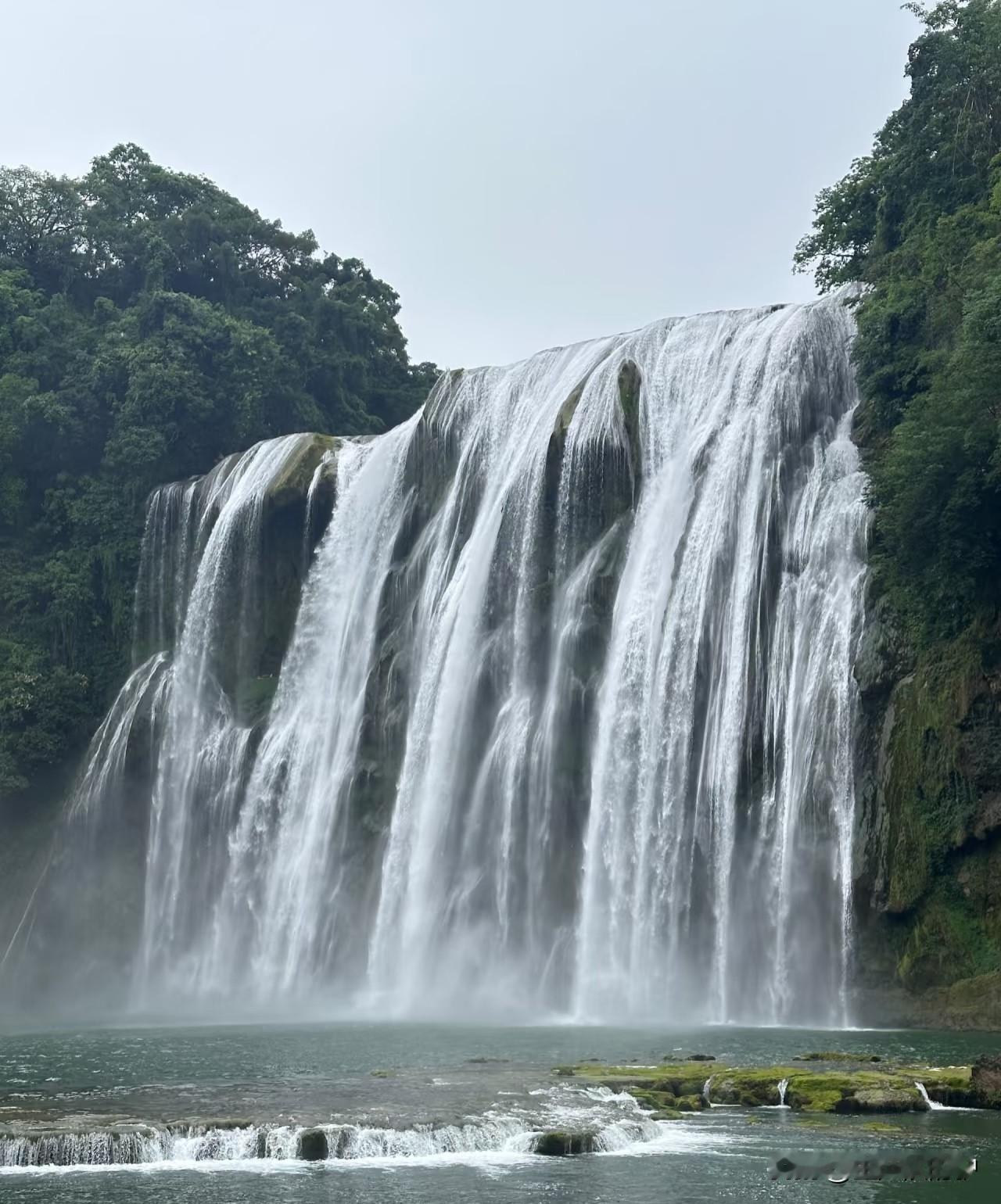 刚从贵州回来，淡季的住宿性价比直接封神，百元就能住到舒服又干净的房间，本穷游党狂