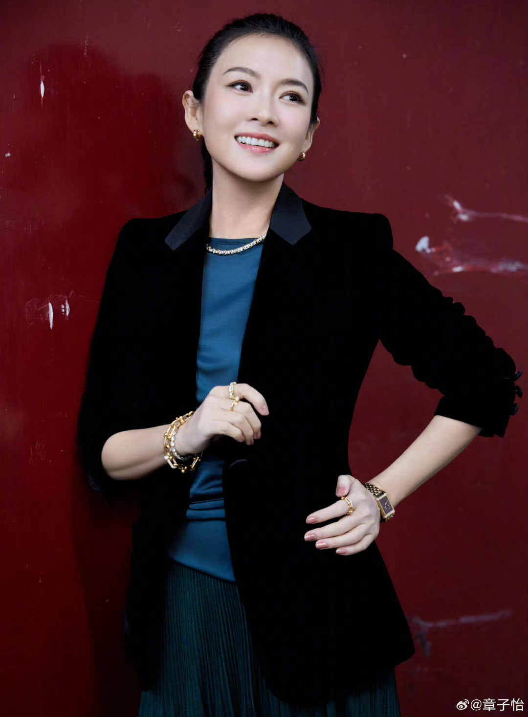 章子怡卓越亚洲电影人大奖章子怡太厉害了！詹周氏一角获编剧协会高度认可，又拿下卓越