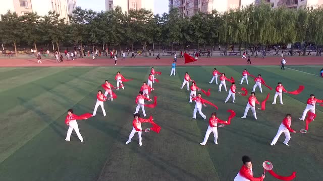 中学生舞蹈:红旗飘飘