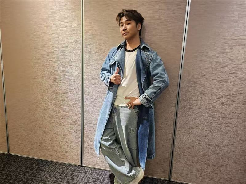 欧弟回应与妻子分居欧弟回应全家移民日本据台媒，欧弟近日出席活动时，回应与妻子分