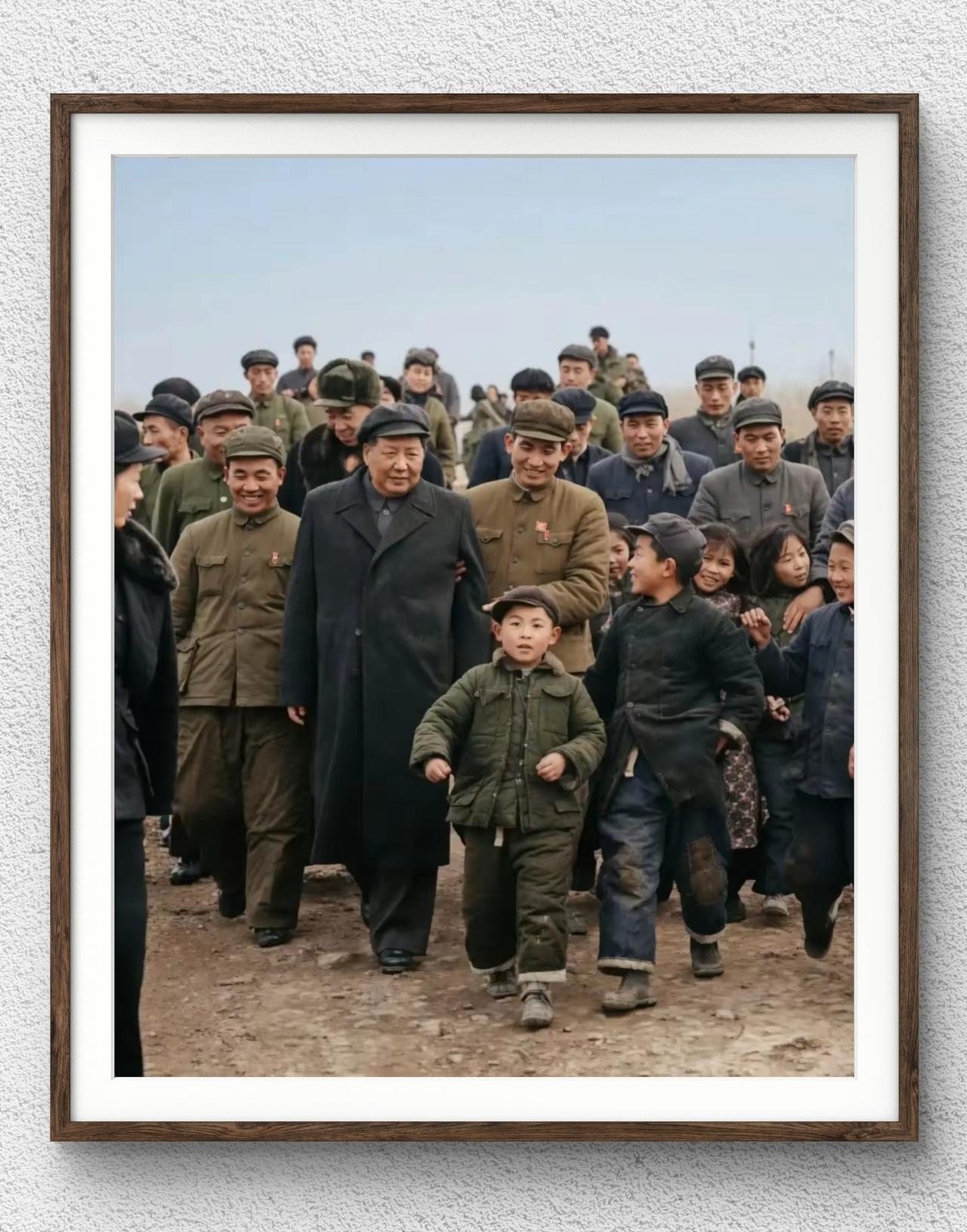 1953年2月18日，主席参观过黄鹤楼，三个小学生自告奋勇带路。