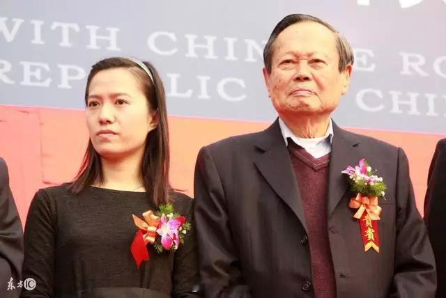 中科院院士回应杨振宁逝世传闻在中文互联网，关于杨振宁的话题，绝大多数都是争论他为