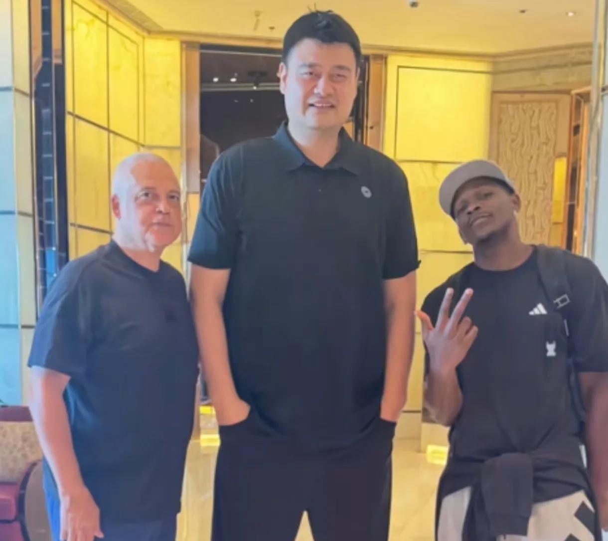 罕见！爱德华兹中国行，提到了杨翰森：“我第一次正式听说他的名字，还是在姚明那里