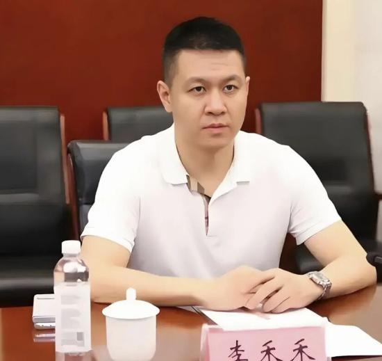 前外交部长李肇星的儿子，要娶著名歌唱家阎维文的女儿。第一次上门，饭吃完了，全家人