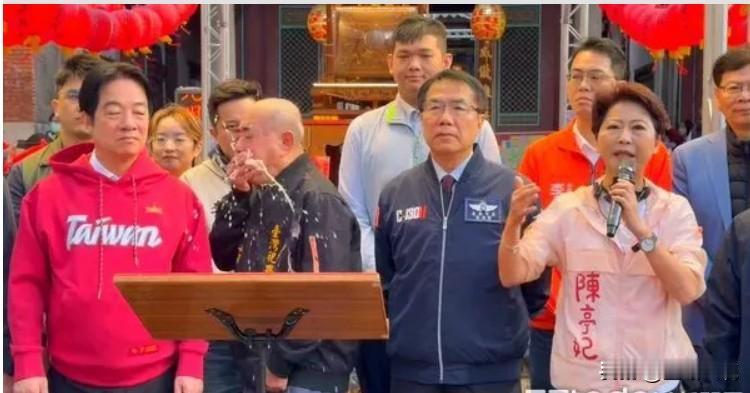 宫庙主委身体不适突呕吐　喷溅赖清德一身今天（18日）大年初二，赖清德在台南市