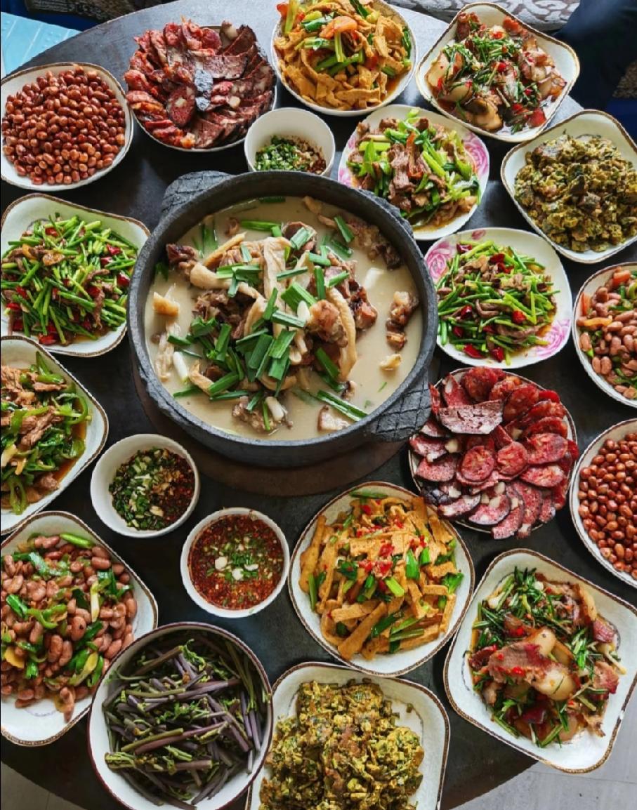 回娘家，老公只讨好嫂子，每次嫂子厨房做饭，他都主动去给她打下手，和她有说有笑，两