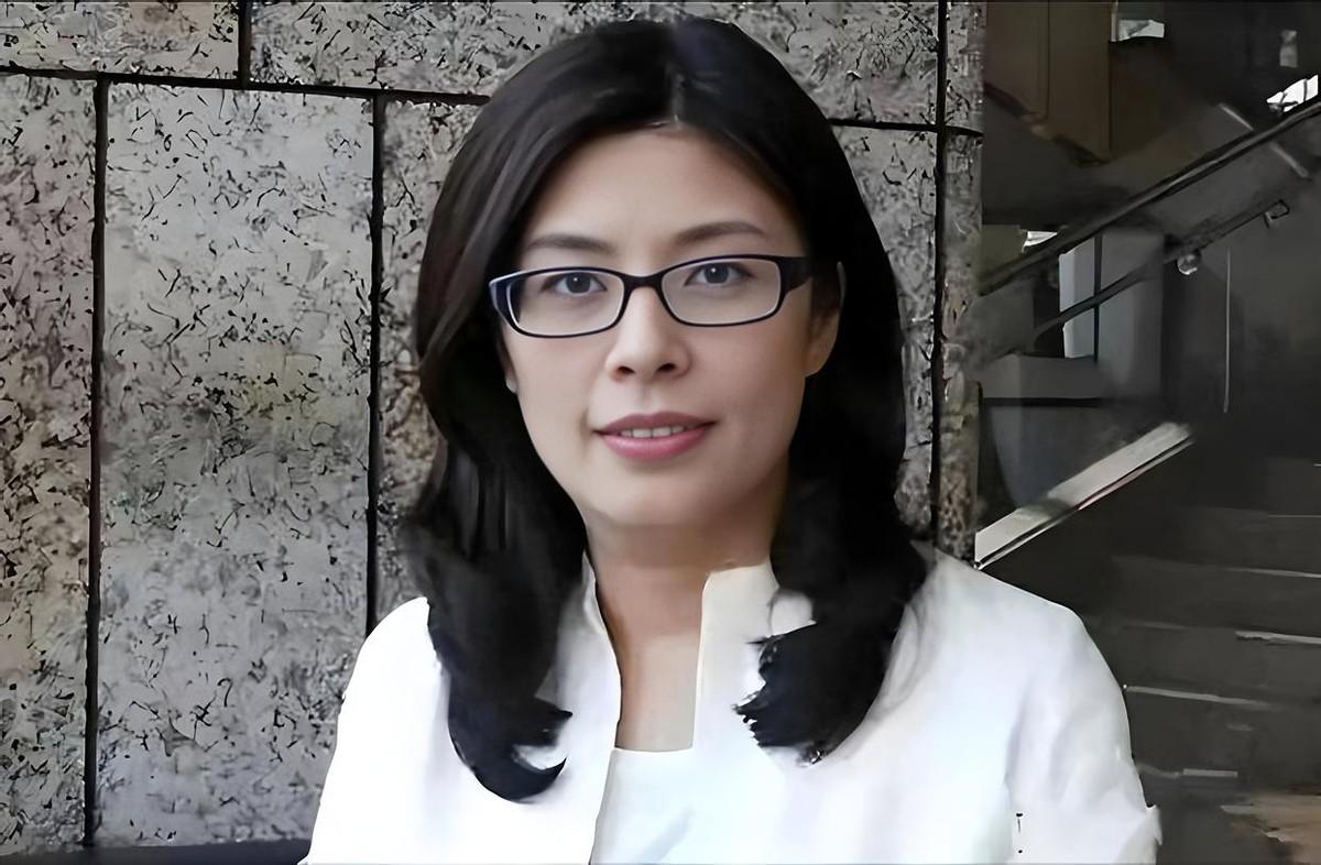 中天主持人周玉琴直面质询国民党主席郑丽文，抛出核心问题：“那你赞成统一吗？”