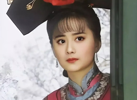 1993年拍《梅花烙》，琼瑶原本想找风头正盛的岳翎饰演白吟霜，因片酬没谈拢，才想