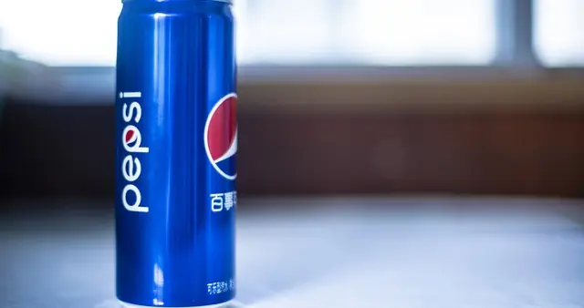 百事巨头15%降价背后：消费者压力与百亿回购策略揭秘