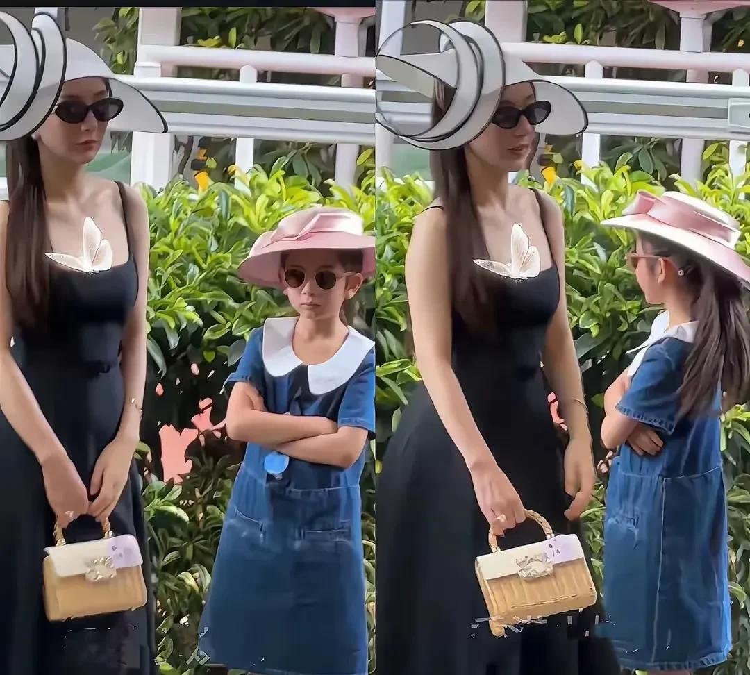 看得出来，方媛在家里的地位不高，被大女儿拿捏得死死的，大女儿插着手生气撅起嘴，方