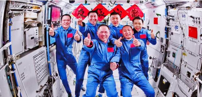 神舟二十三号成功抵达中国空间站，第八次“太空会师”顺利完成，天宫空间站又迎来了新