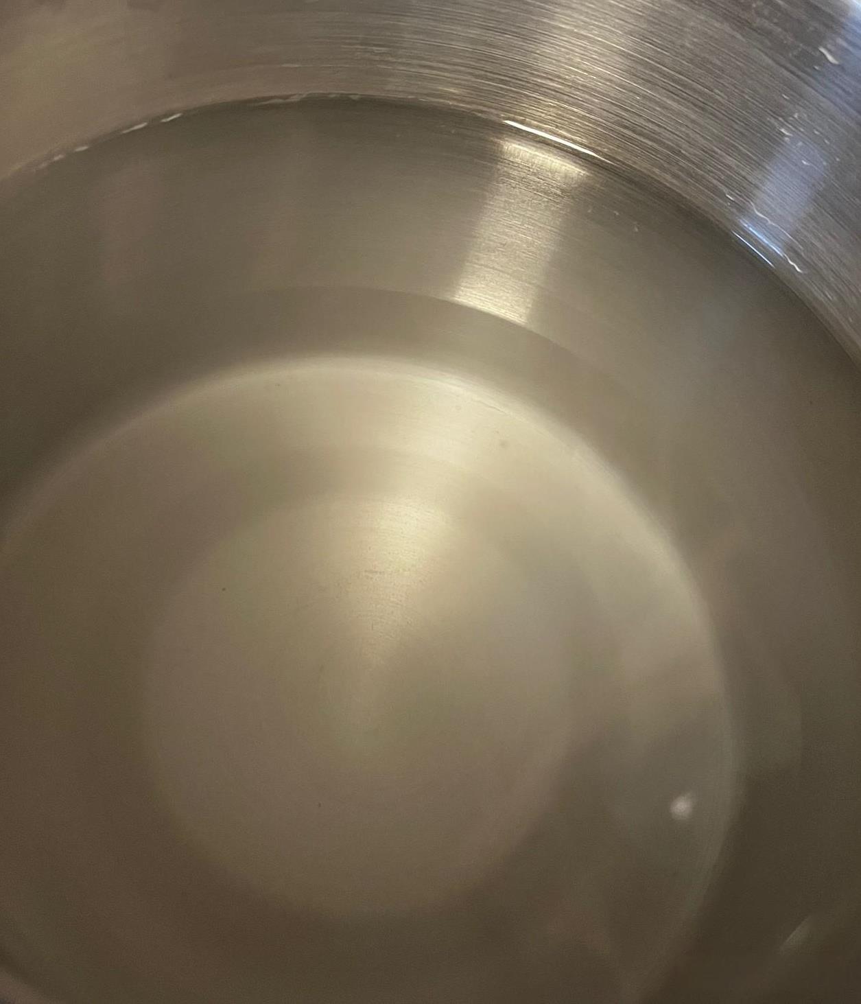 自来水啥时候都是合格的，最多的问题只有两个：要么是你家管道有问题，要么是正处于调