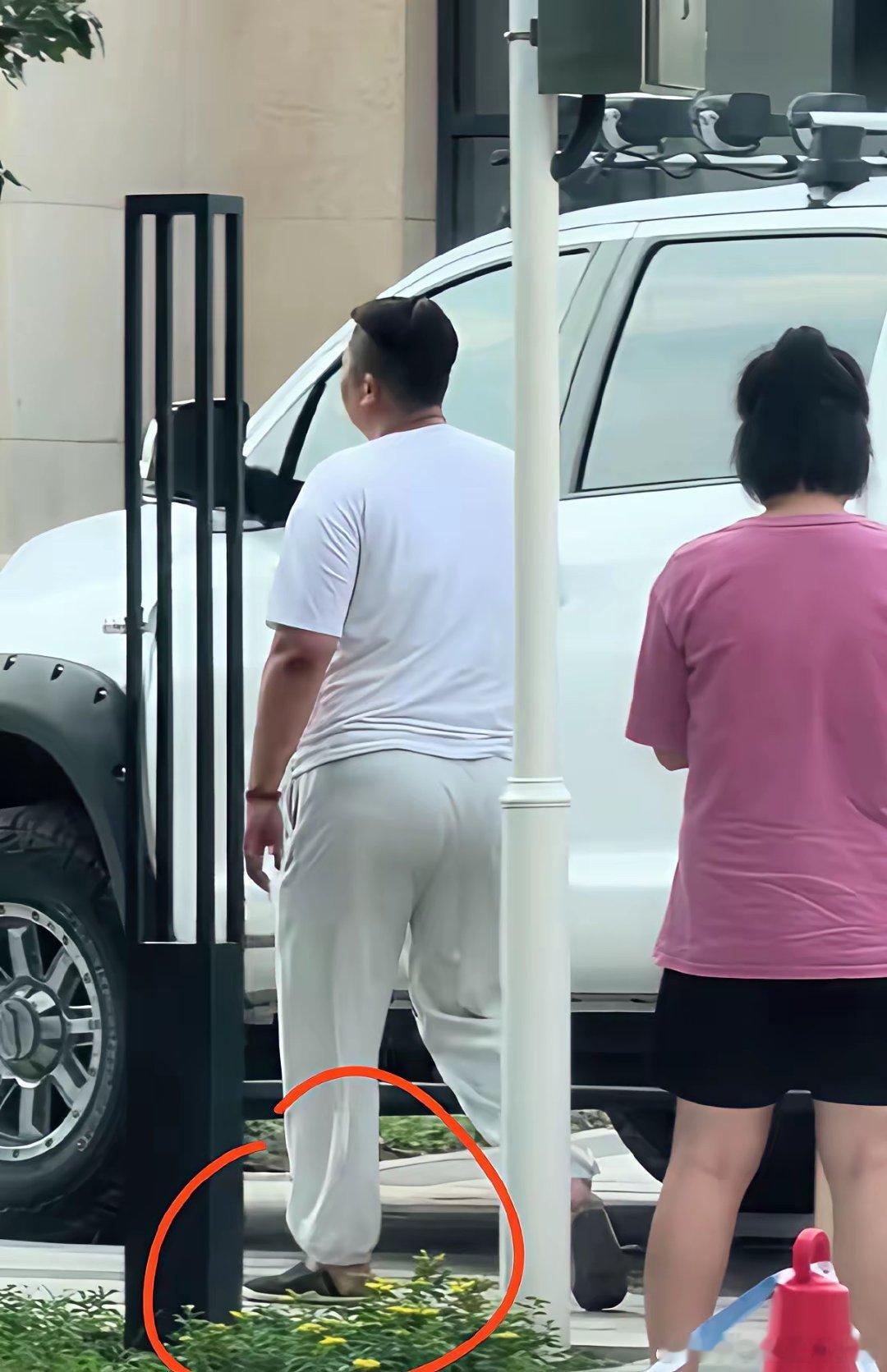 东北雨姐小日子过得依旧带派，看着还胖了不少。​​​